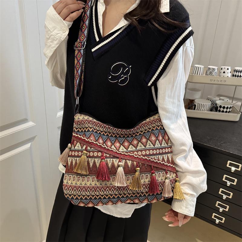 Fashion ethnic style tassel tote bag new niche shoulder bag simple holiday style versatile women's bag