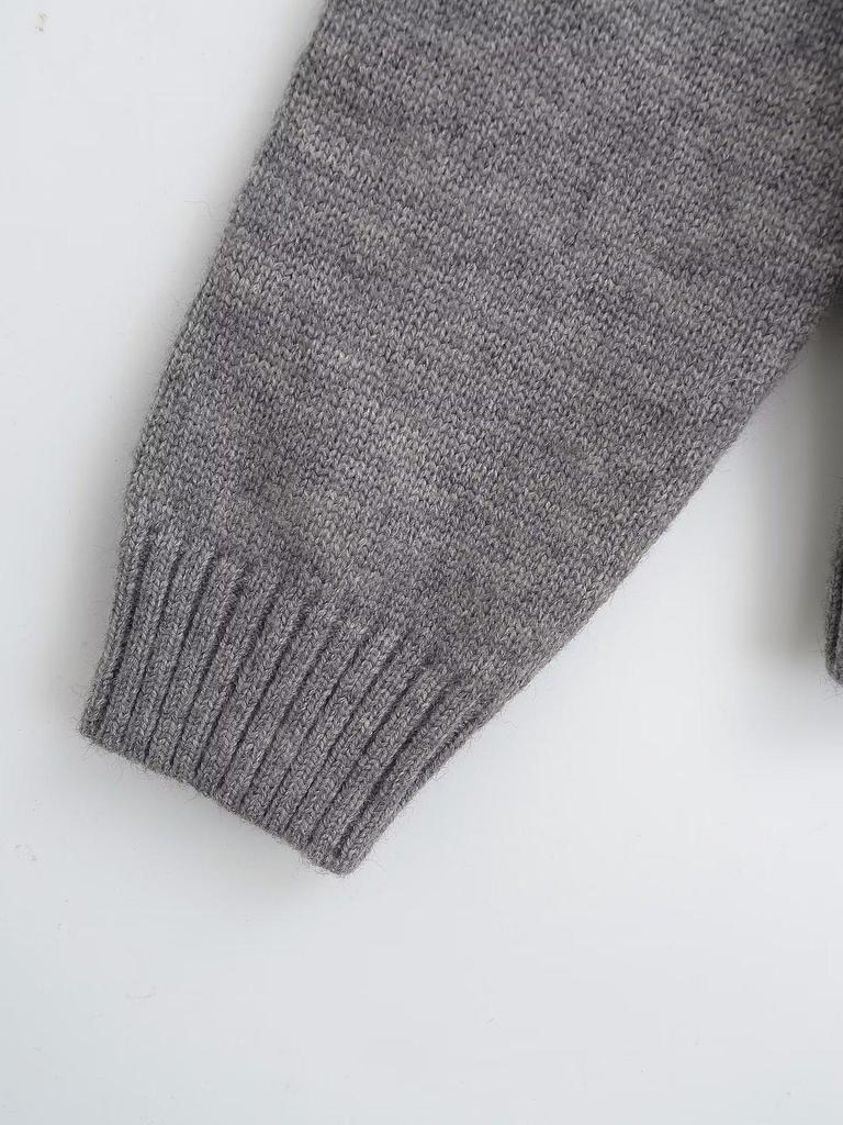 2024 Women's Winter Knitted Sweater - European & American Style, Round Neck with Bear Bow Brooch