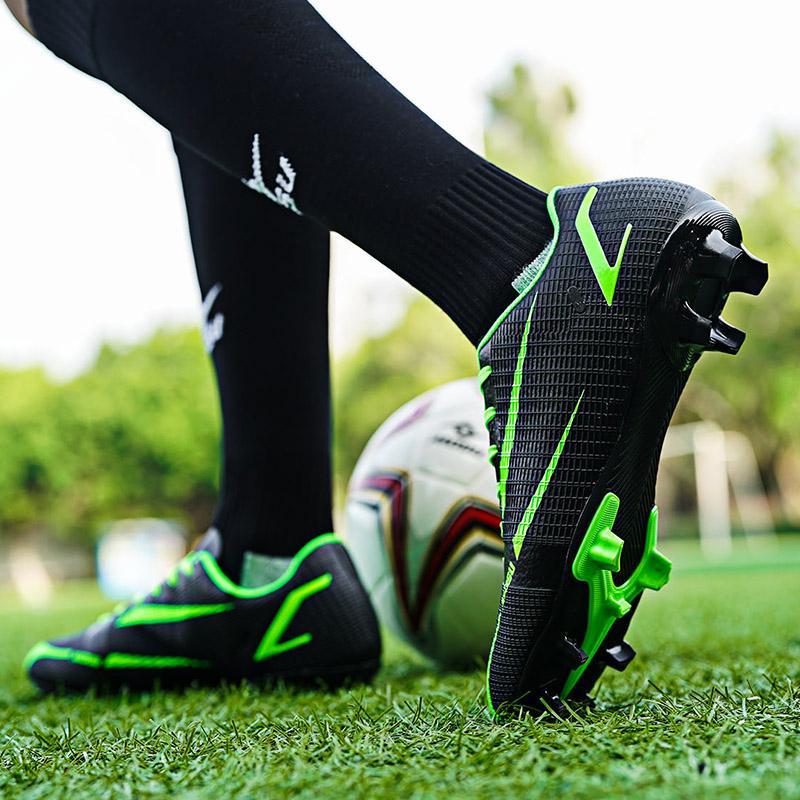 Men‘s Football Shoes Ankle Futsal Soccer Shoes Breathable Spiked Soccer Cleats Outdoor Training Sneakers Teenagers Football Boot
