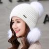 Nová vysoce kvalitní zateplená čepice Ženy Zimní čepice Králičí kožešina Dámská móda Přidat bambulky s kožešinovou podšívkou Pletená čepice