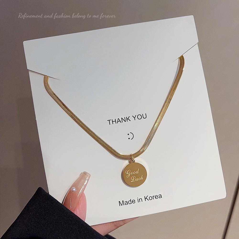 18K Gold Round Tag Titanium Steel Necklace - Light Luxury Niche Blade Chain Choker for Women's Cold Style.