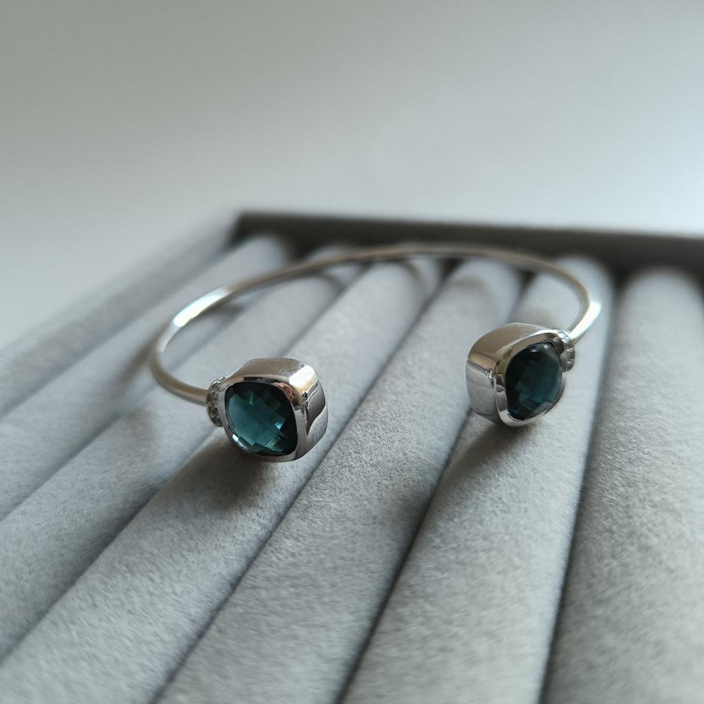 Серебряный браслет с топазом Лондон Блю 7.433ct, фианитами, вес изделия 10,17 гр (2206682)