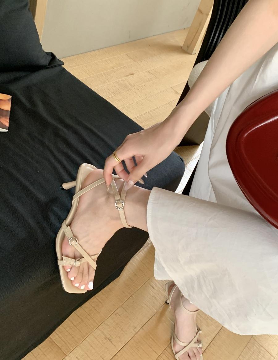 

Черные сандалии на шпильке с открытым носком, женские, 2025, новая летняя обувь, корейская версия крутых тапочек 40 абрикосовый