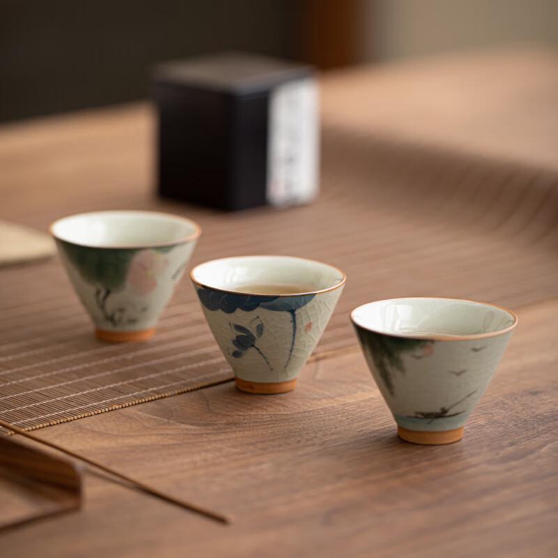 

Zhi Nian Hua Ge Ware Hand-Painted Ceramic Tea Cup