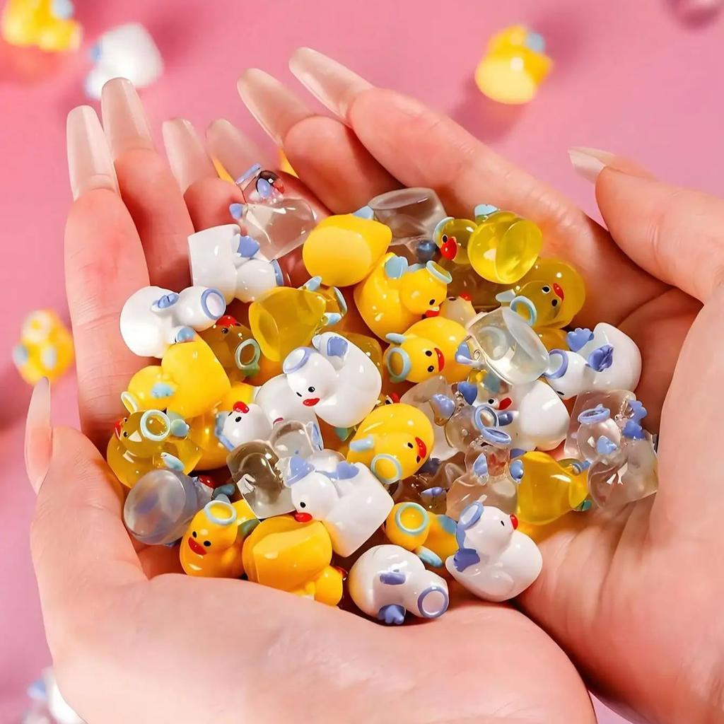 10 / 20pcs Cute Mini Resin Ducks Tiny Angel Duck Compact Plastic Miniature Random Color Animals Figures Ideal for Garden Decoration
