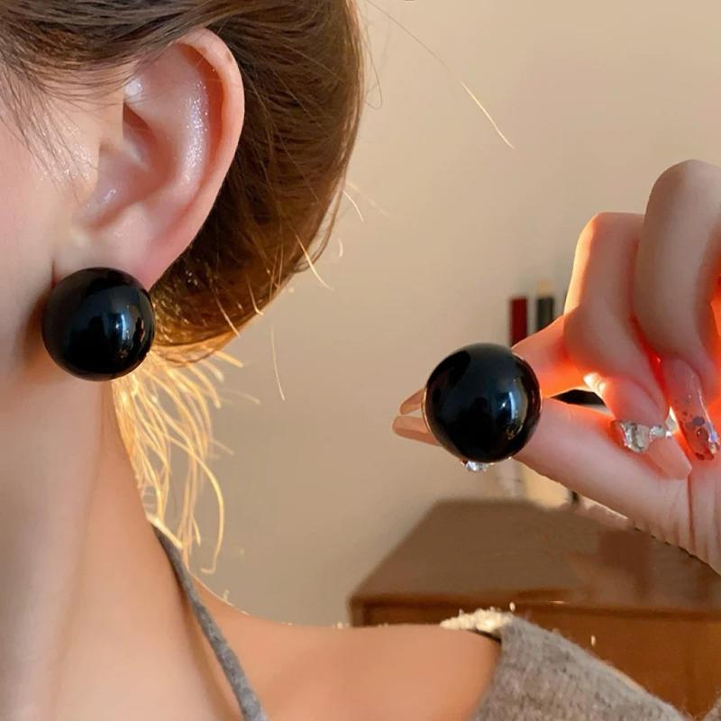 French Large Half Round Imitation Pearl Earrings For Women Minimalist Stud Earring Light Luxury Vintage Wedding Jewelry