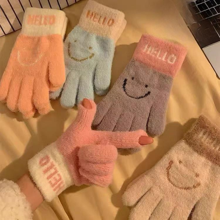Plush Smiling Face Gloves for Women In Winter Warm and Plush Cute Five Fingered Students Riding Bicycles To Protect Against Cold Wind