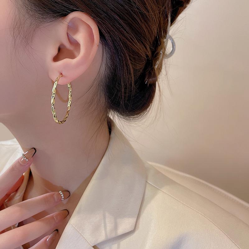 Cercei neregulați din metal S925 cu ac de argint pentru femei - design cerc mare