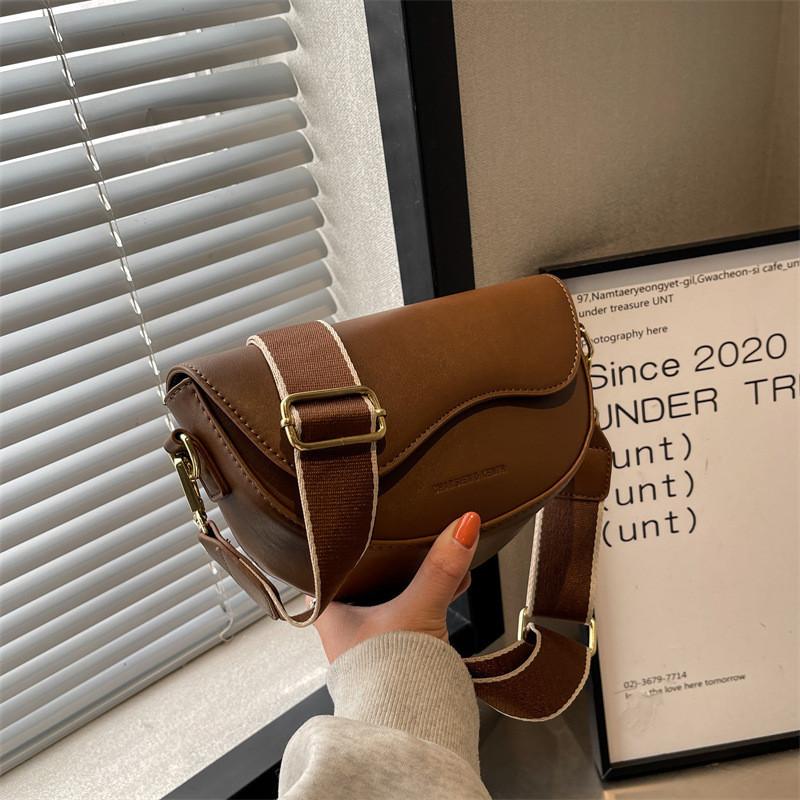 Simple And Stylish New Retro Women's Shoulder Crossbody Bag Small Square Bag