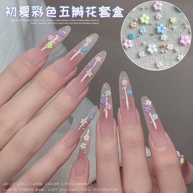 1 Schachtel Mix Bunte Blume Nail Art Nagelanhänger Perle Stahlkugel Dekoration Harzzubehör Nail Art DIY