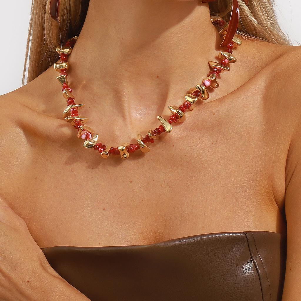 Vintage Geometric Irregular Alloy Resin Necklace, Autumn and Winter Maillard Wind Beaded Collarbone Chain