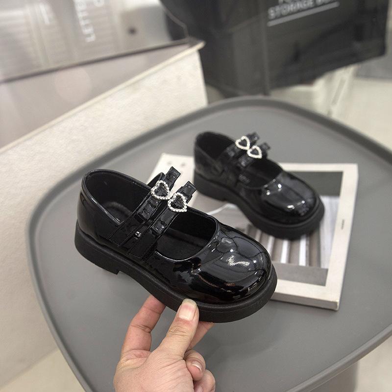 Fashion Girls Princess Mary Jane Shoes with Love Bow Kids Performance Dance Shoes Party 2024 New Girls Leather Shoes Round Toe Soft Sole