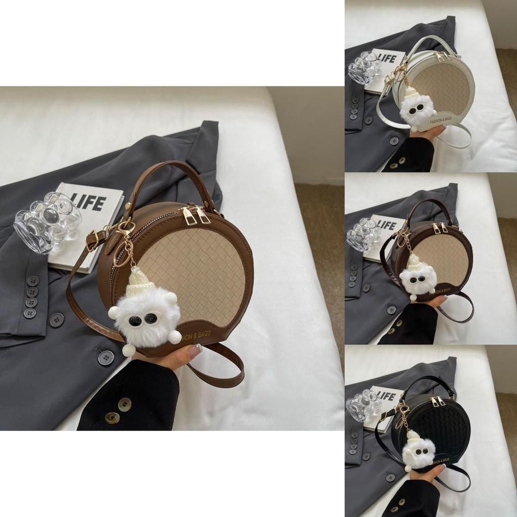 Stylish Trendy Womens Round Crossbody Bag With Zip Closure In Chic Black