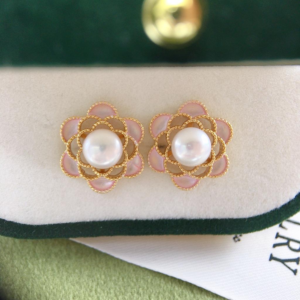 Natural freshwater pearl earrings hollow pink flower pearl earrings fashionable and exquisite pearls