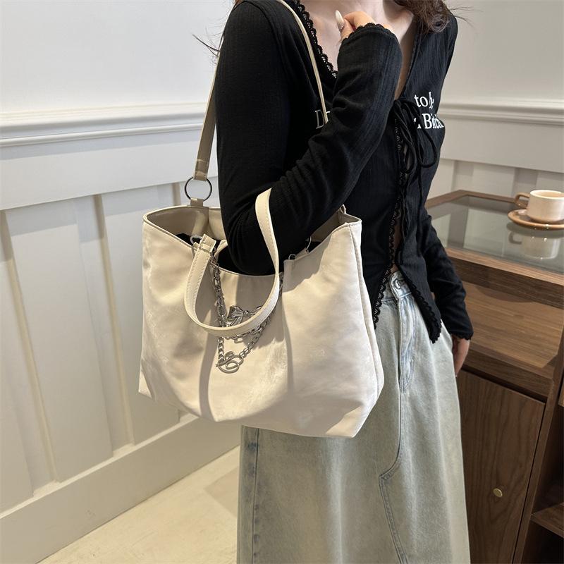 New Urban Large-capacity Fashionable and Simple Solid Color Casual Solid Color Pendant Exquisite Single Shoulder Diagonal Span Armpit Bag