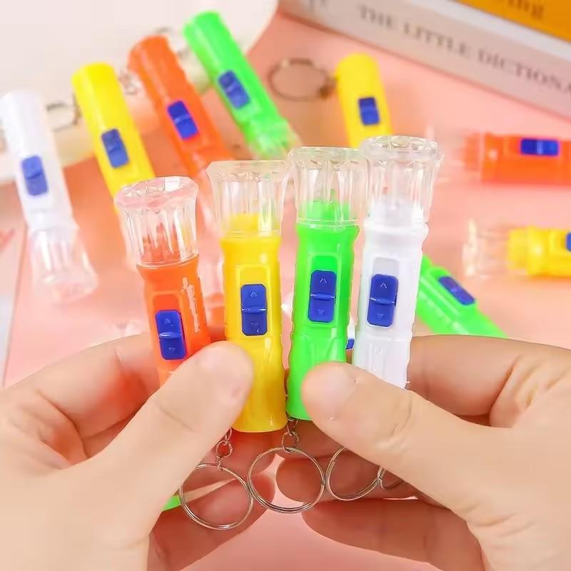 

12 шт. Мини Детский Светодиодный Фонарик Лампа Игрушка для Детей Подарки для Вечеринки по Случаю Дня Рождения Наполнители для Пиньяты Подарок в Пакет для Сладостей 12pcs