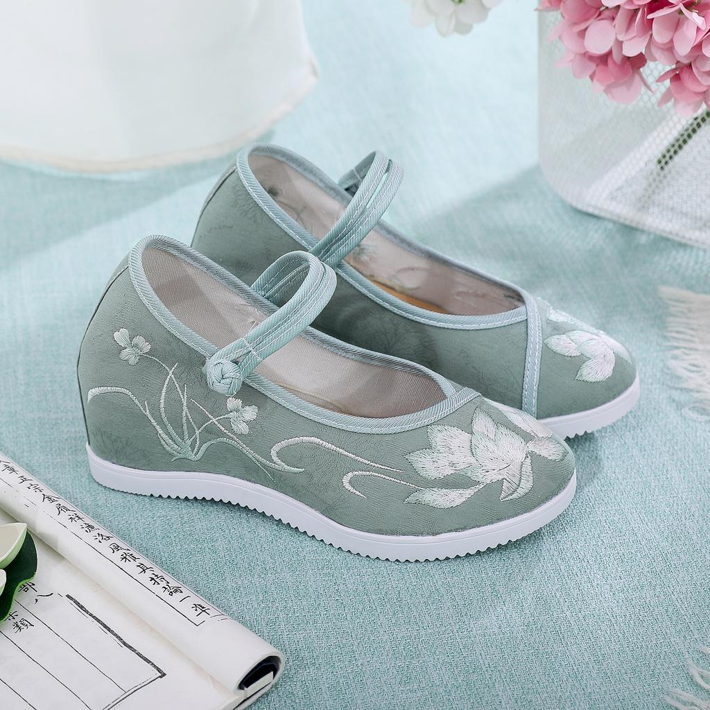 Sakura, the New Inner Height Increase Round Head Old Beijing Cloth Shoes for Women with Hanfu High-heeled Platform Embroidered Shoes