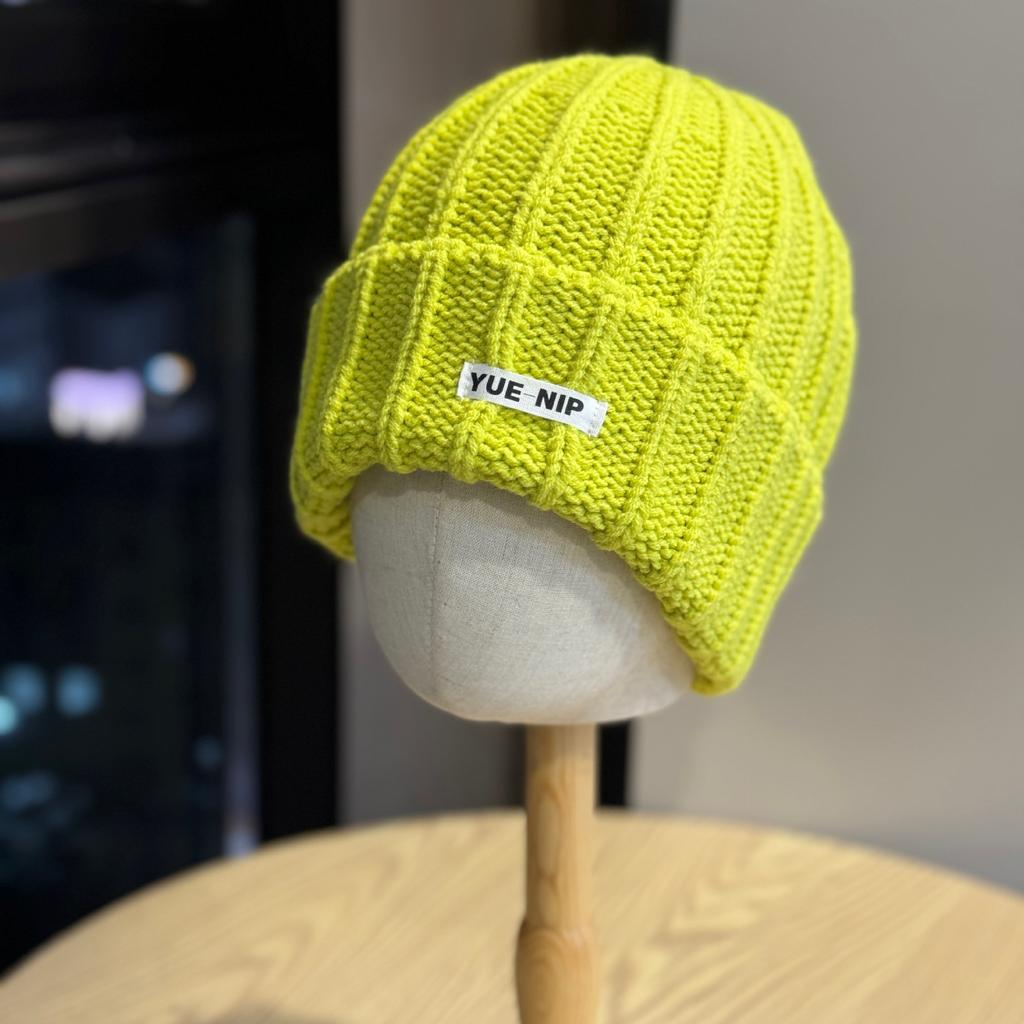 Wollmütze im koreanischen Stil für Männer und Frauen für Herbst und Winter Neuer warmer Stil Kleines Gesicht Ohrenschutz Vielseitige Dopamin-Farbe Patch Strickmütze