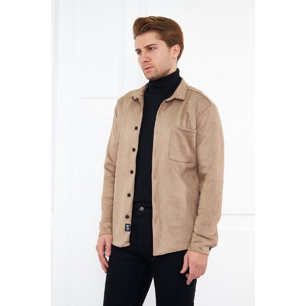 Wildleder-Hemd mit einer Tasche und normaler Passform