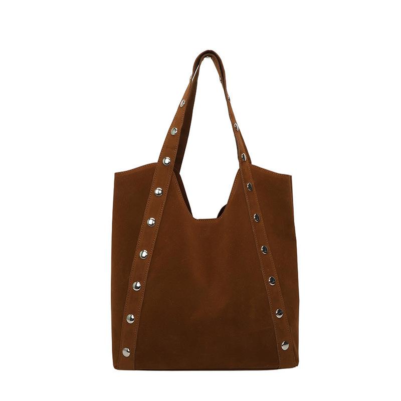 Retro Frosted Große Kapazität Nieten Tragetasche für Damen 2026 Neue Modische Unterarm Pendler Schultertasche