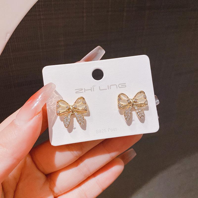 Korean style Korean style temperament bow stud earrings New bow personality temperament earrings Exquisite light luxury versatile earrings