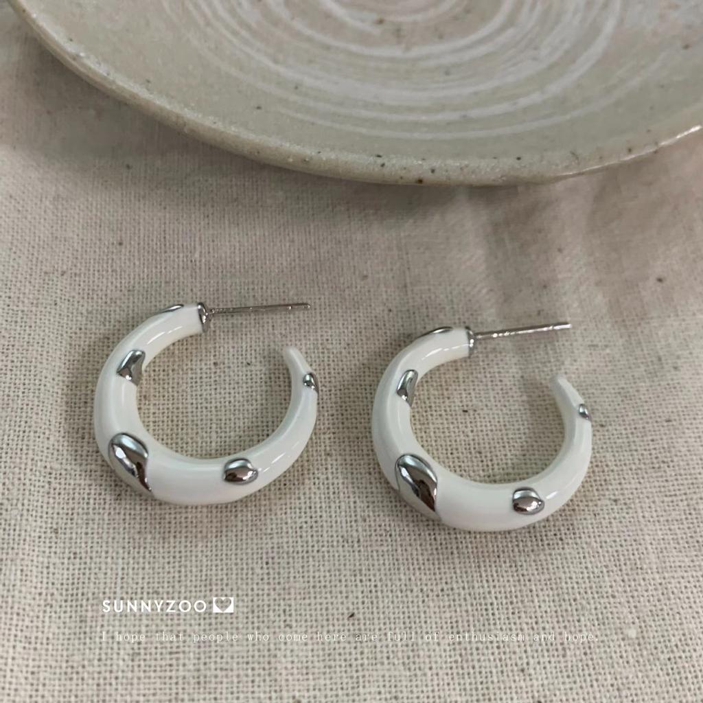 Sweet and cool girl~ Light luxury high-end butterfly earrings New year's trendy cold wind sweet stud earrings and ear jewelry