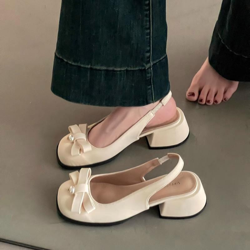Beautiful Internet celebrity sexy high heels 2025 summer new pointed women's single shoes metal buckle black bag head sandals