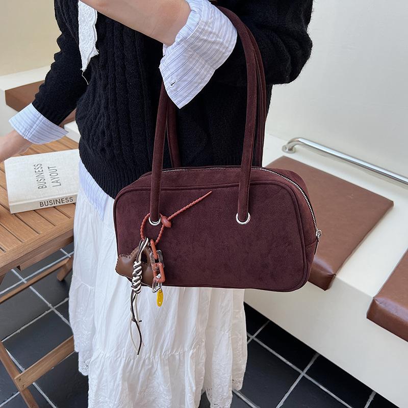 Korean version niche retro suede shoulder bag women's 2025 new simple daily commuter handbag shoulder bag