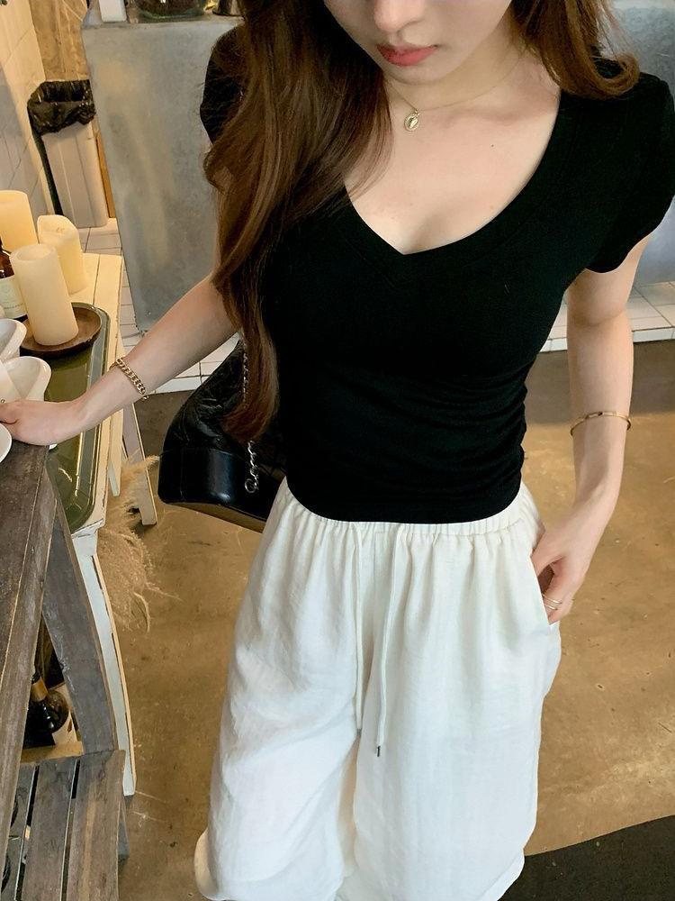 Sweet sister, be careful with V-neck solid color short-sleeved T-shirt, women's summer new slim-fitting and thin top
