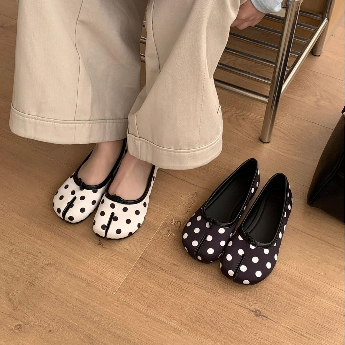 Women s Split Toe Flat Pumps - Fashionable Footwear 35