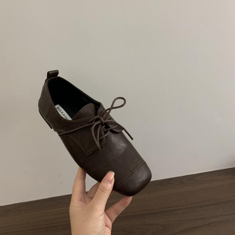 

Британский стиль ретро женские туфли на мягкой подошве с одним ремешком, простые туфли с мелким вырезом, новая весна, осень и лето 2025, туфли бабушки на три сезона 40