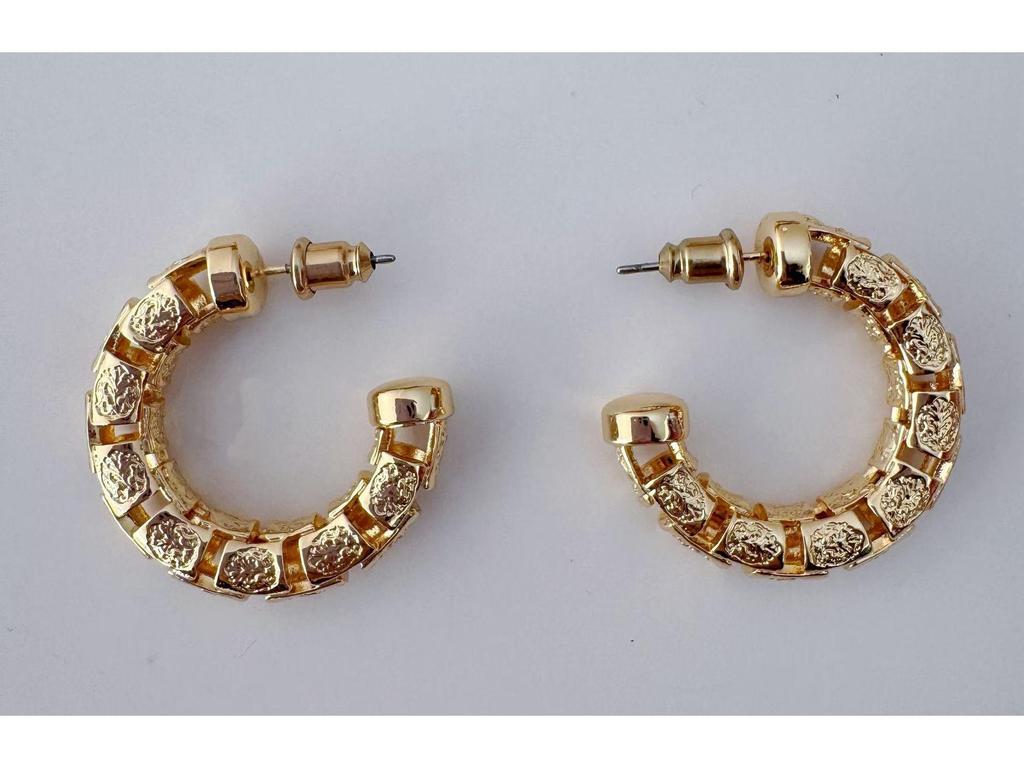 Classic Niche Hoop Earrings: Versatile, Fashion-Forward Hollow Studs with Simple Design and Textured Style