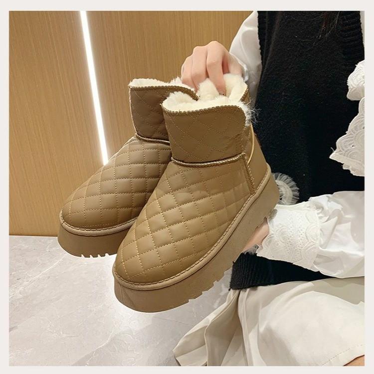 Autumn and winter snow boots women's 2025 new thick-soled thickened thermal cotton shoes with one foot pedal solid color short tube cold-proof boot