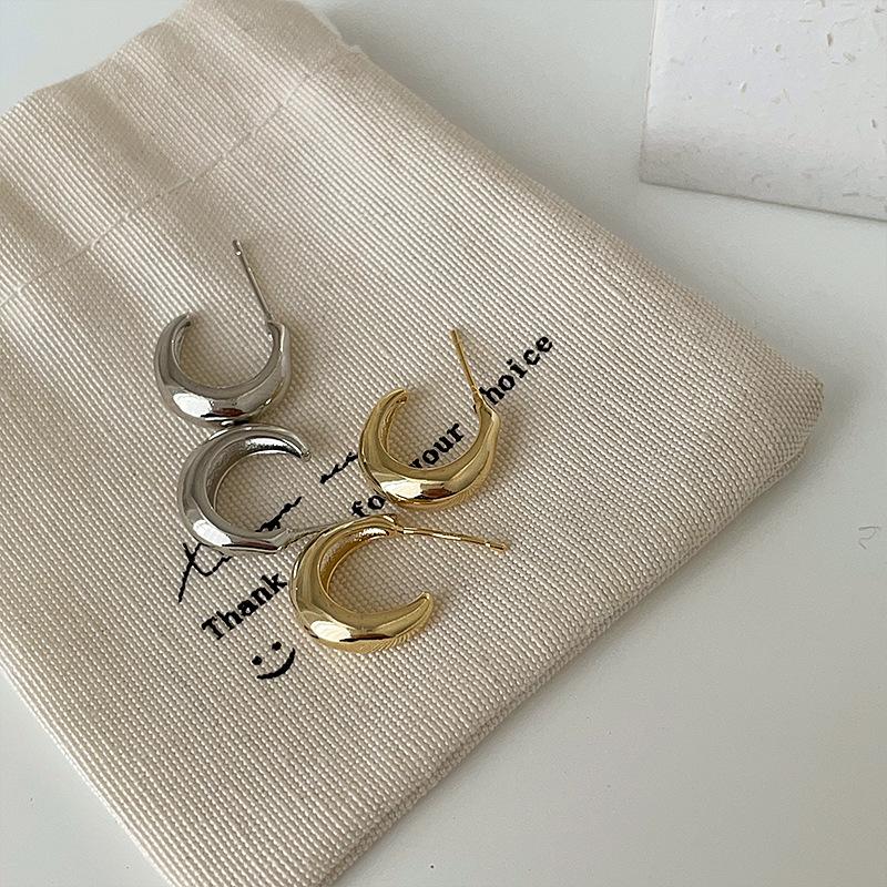 Light Wind C-Shaped Metal Stud Earrings, Women'S Cold Niche Hong Kong Style Retro Personality Simple And Versatile Temperament Earrings Earrings