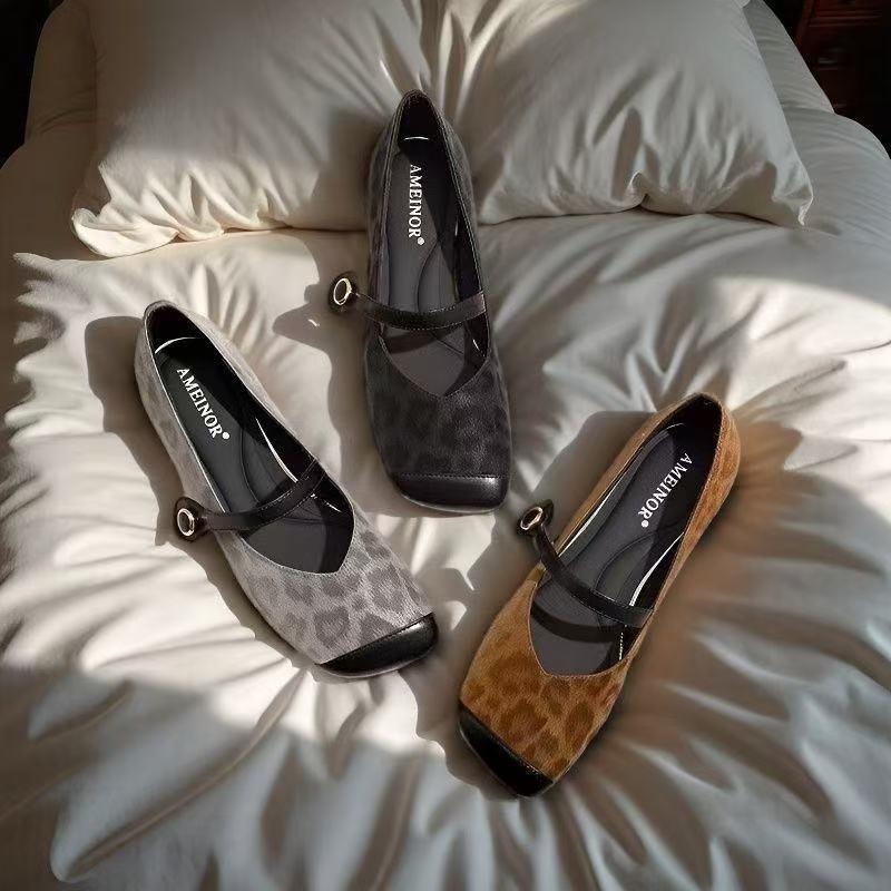 French retro square head leopard print one-word buckle with Mary Jane small leather shoes with skirts, beautiful low heels, light mouth single shoes 