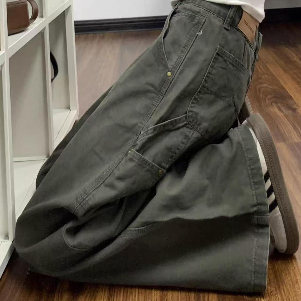 Damskie dżinsy cargo flare z niskim stanem w kolorze wojskowej zieleni - Kolekcja Jesienna, Szerokie nogawki, Luźny krój, Wyszczuplające, Długość do podłogi.