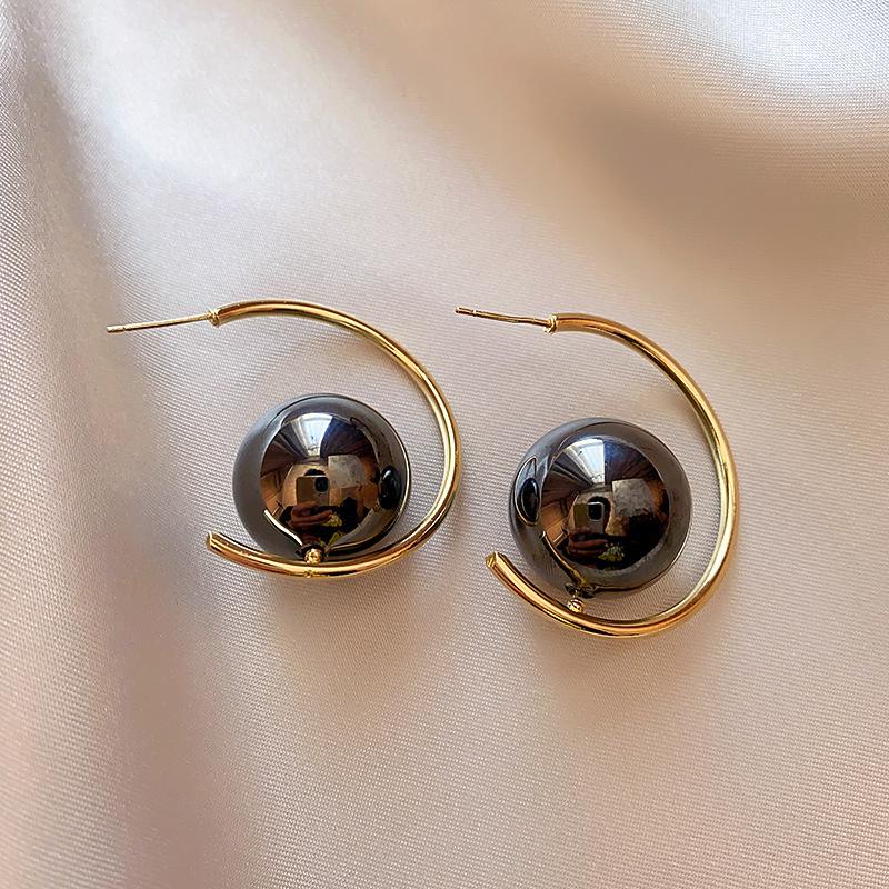 French Pearl Tassel Earrings: Retro, Luxurious, High-End Statement Pieces for Women – Perfect for Autumn and Winter