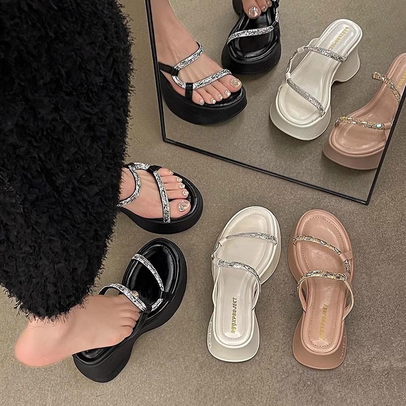 Thick-bottomed French rhinestone slippers for women's outer wear 2025 new summer retro comfortable versatile muffin bottom cool slippers