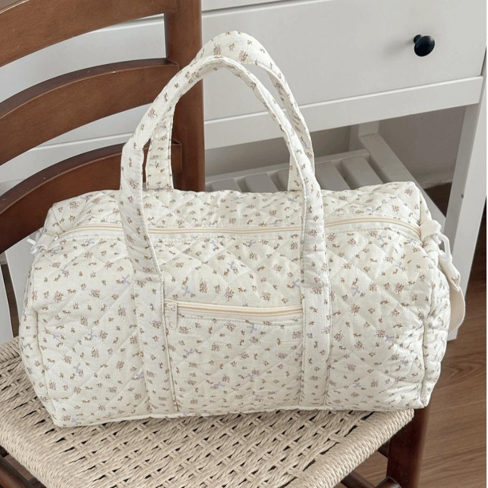 

Sweet Lightweight Quilted Travel Bag Large Capacity Handheld Diagonal Boston Bag Floral Cotton Bag Travel білий