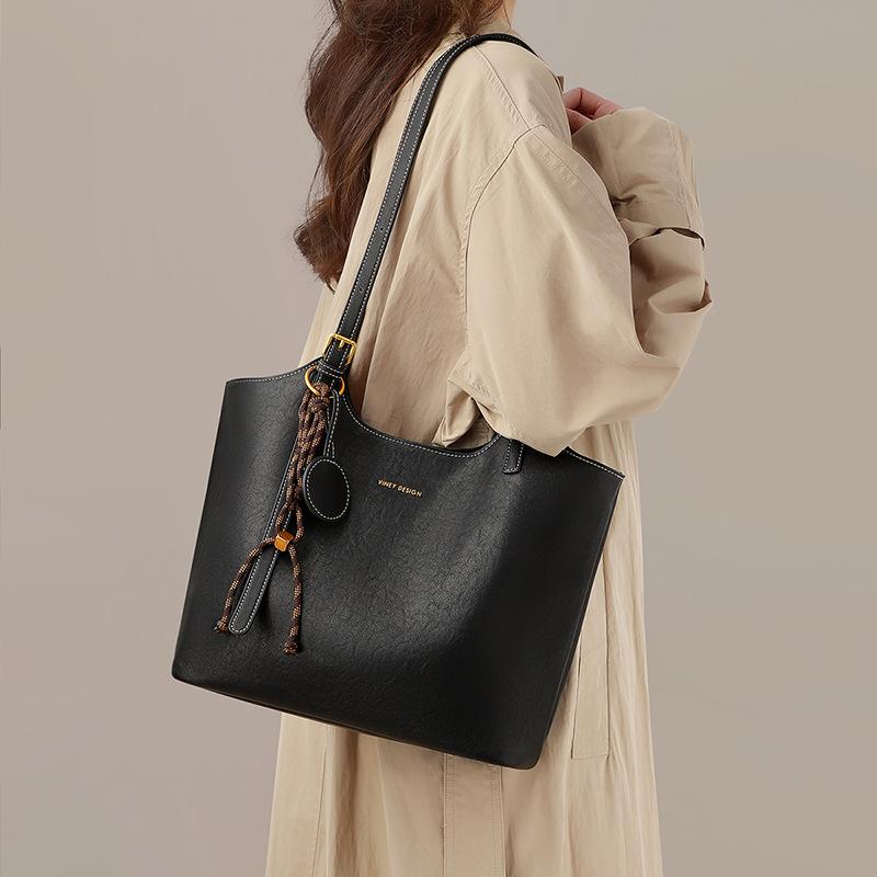 Tote bag women s new shoulder bag large-capacity work commuting armpit bag spring and summer shopping versatile women s bag