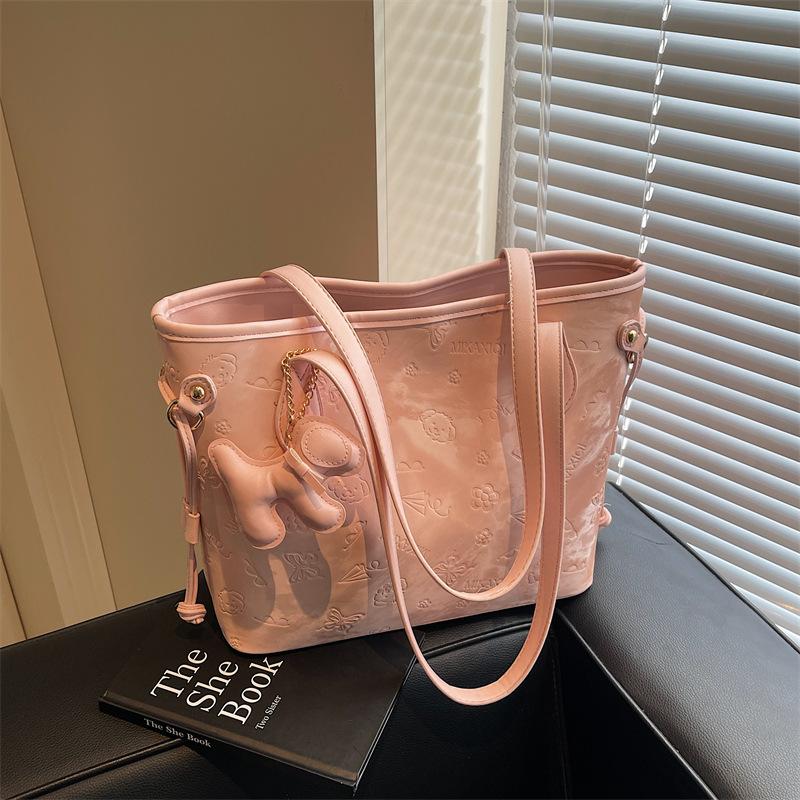 Large capacity bag women's new spring and summer fashion versatile commuter shoulder tote bag