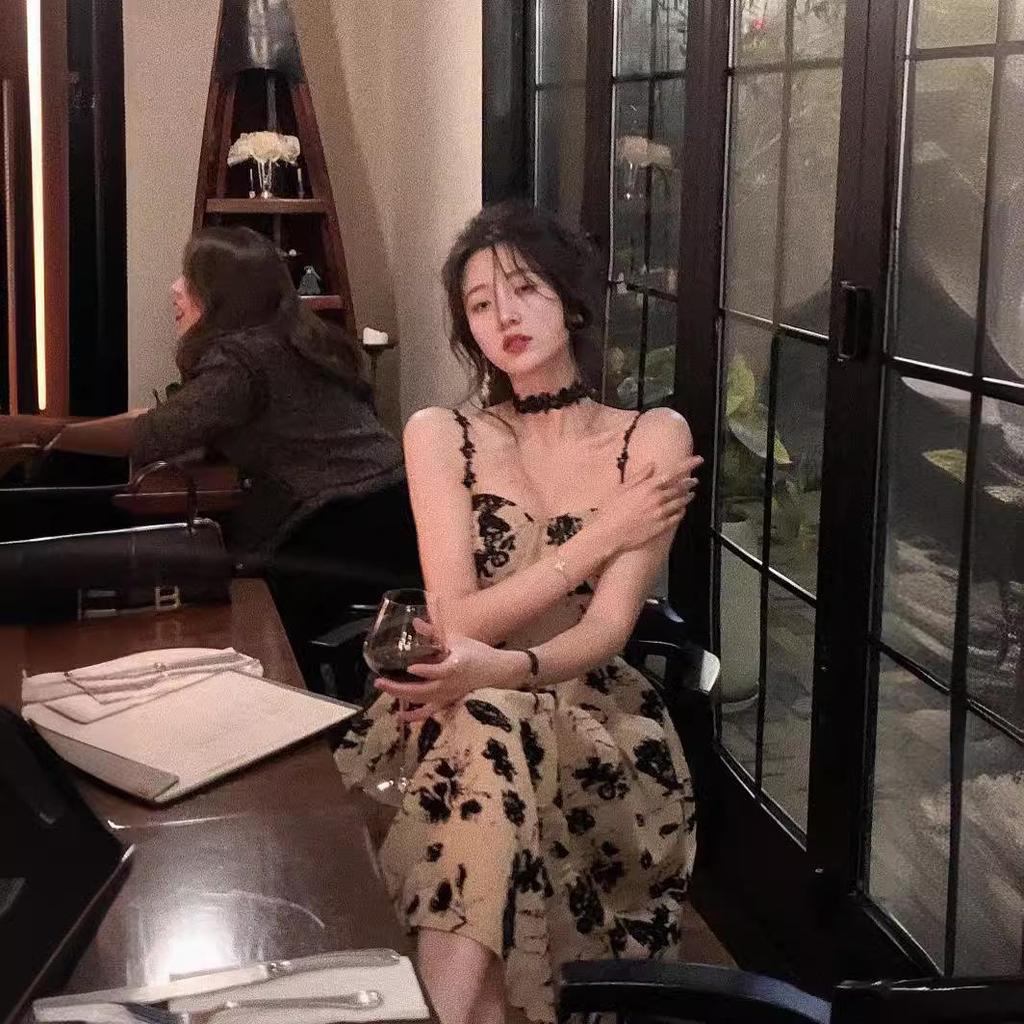 Vestido floral retro de verano 2024 con tirantes espagueti y ceñido a la cintura