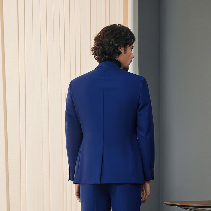 Мужской деловой костюм из смесовой шерсти B50