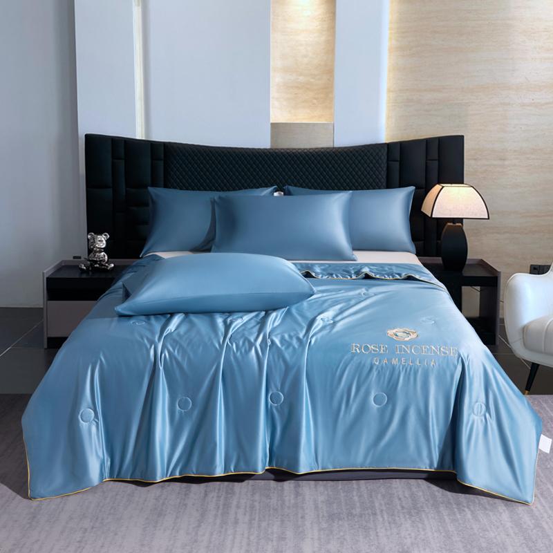 

1 шт. Весенне-летнее новое одеяло Тонкое одеяло Прохладное стиранное Ледяной шелк Вышитое Летнее одеяло Летнее прохладное одеяло Одеяло для кондиционера 150X200Cm темно-синий