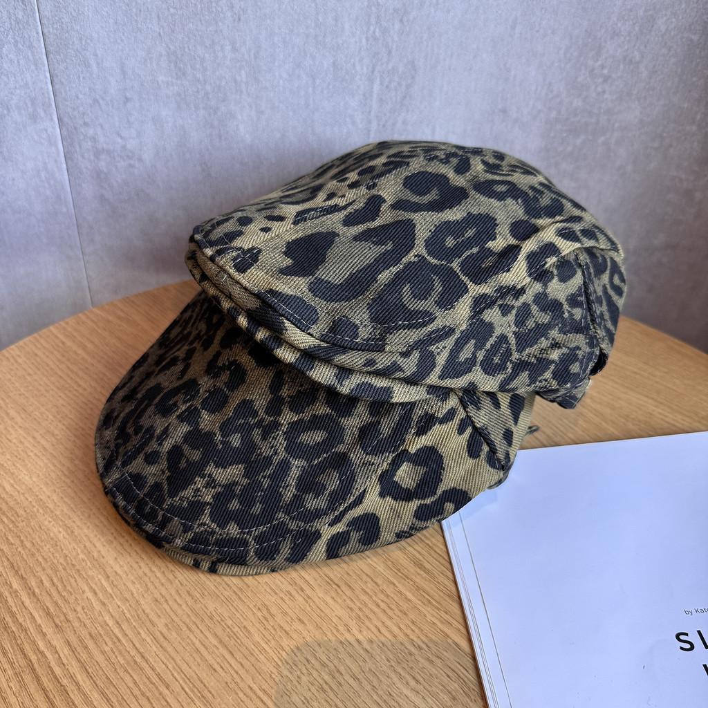 Retro Trendy Leopard Print Flat Cap Windproof Warm Travel Features Casual Looks