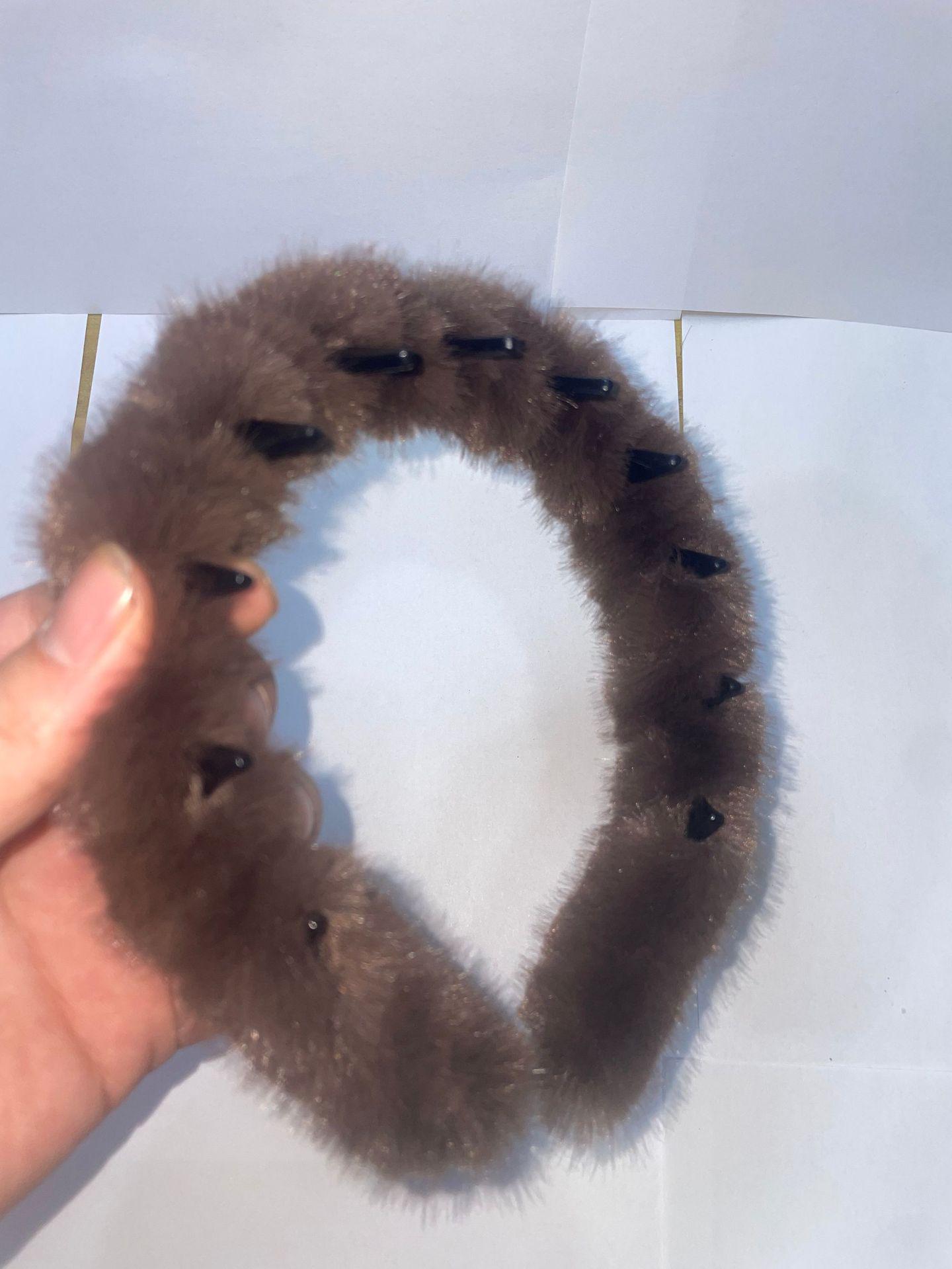 

Женская ретро плюшевая повязка на голову из искусственного кроличьего меха: Универсальный, теплый и льстящий лицу для осени и зимы