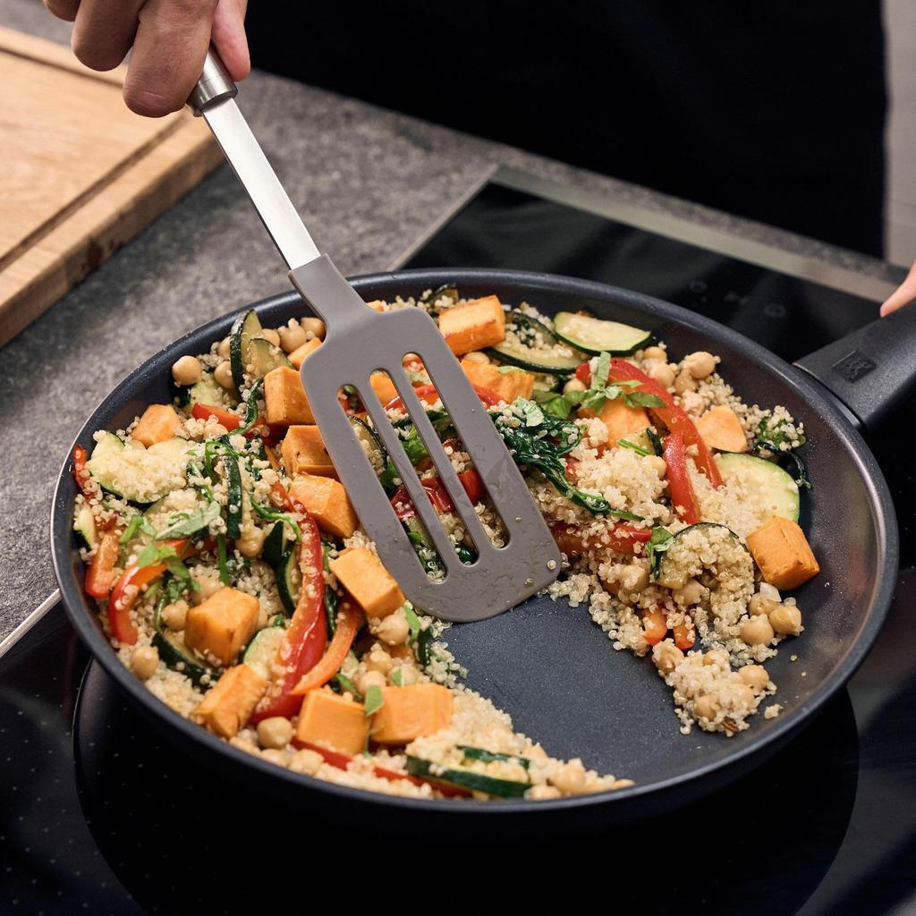 ZWILLING Madura Plus Ceramic Frying Made in Induction Ceramic Coating Product in Pan, 24cm, Italy, Compatible, PFAS-Free, [Official Japan] Z1030-789
