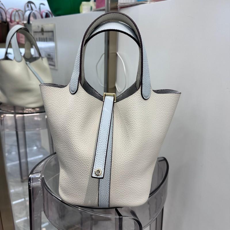 Borsa da Donna in Pelle di Mucca a Strato Superiore 2025 Grande Capacità a Secchiello Portatile alla Moda Morbida Intrecciata Cesto di Verdura Femminile