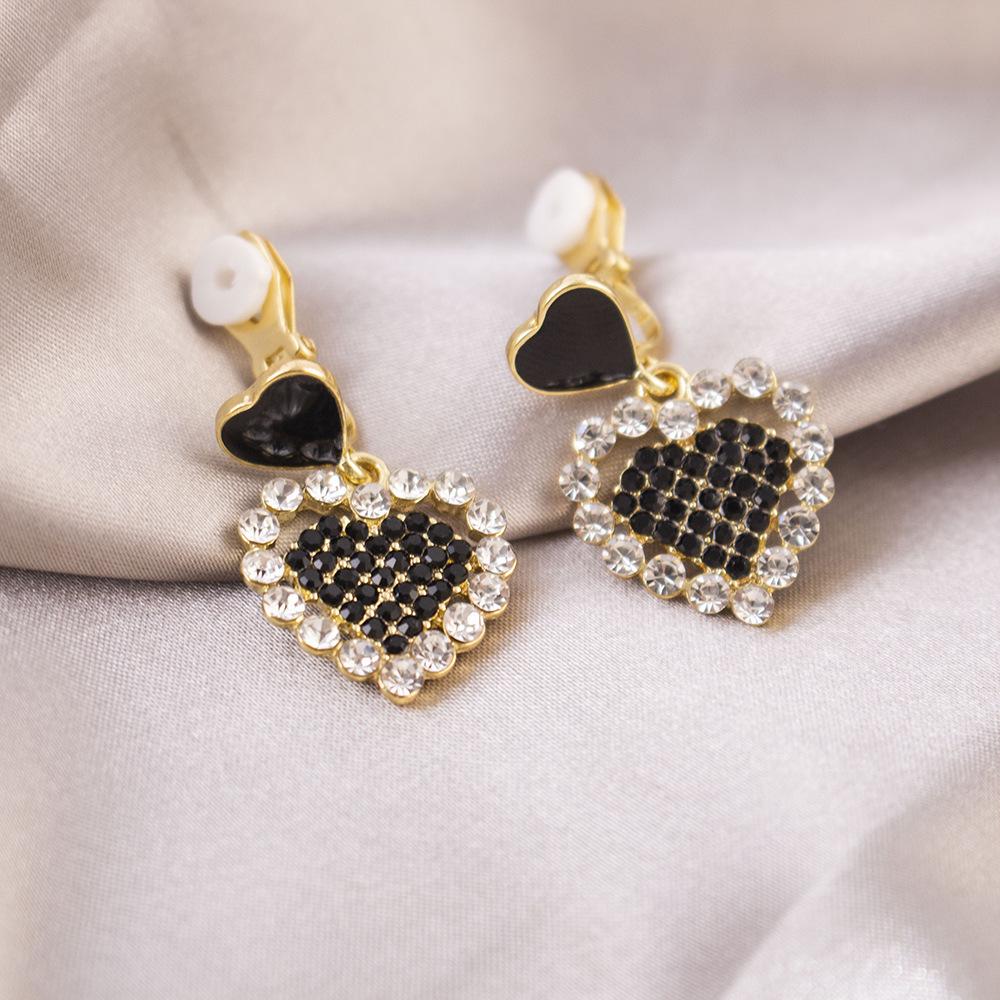 Brincos de pressão triangulares elegantes para orelhas não furadas - Versáteis e com um toque de luxo leve para o uso diário.