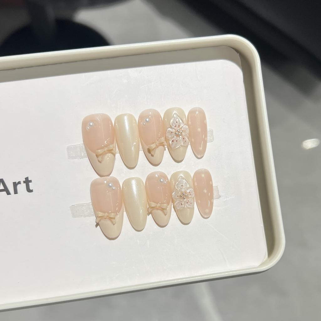 Allsidig temperament, skånsom nude farge sommerfugl manikyr fransk utskåret polkadot ren håndbærende negleklemmer